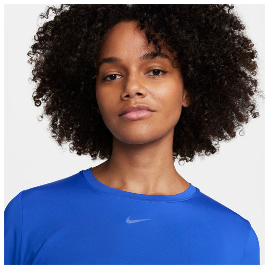 Nike Γυναικεία κοντομάνικη μπλούζα One Classic Dri-FIT Nike Γυναικεία κοντομάνικη μπλούζα One Classic Dri-FIT